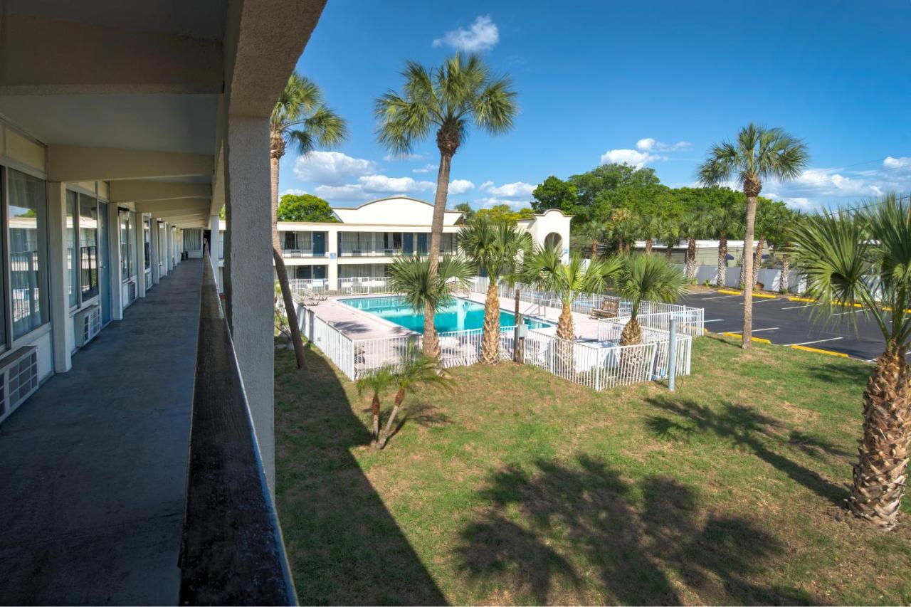 Bayside Inn Pinellas Park - Clearwater Eksteriør billede