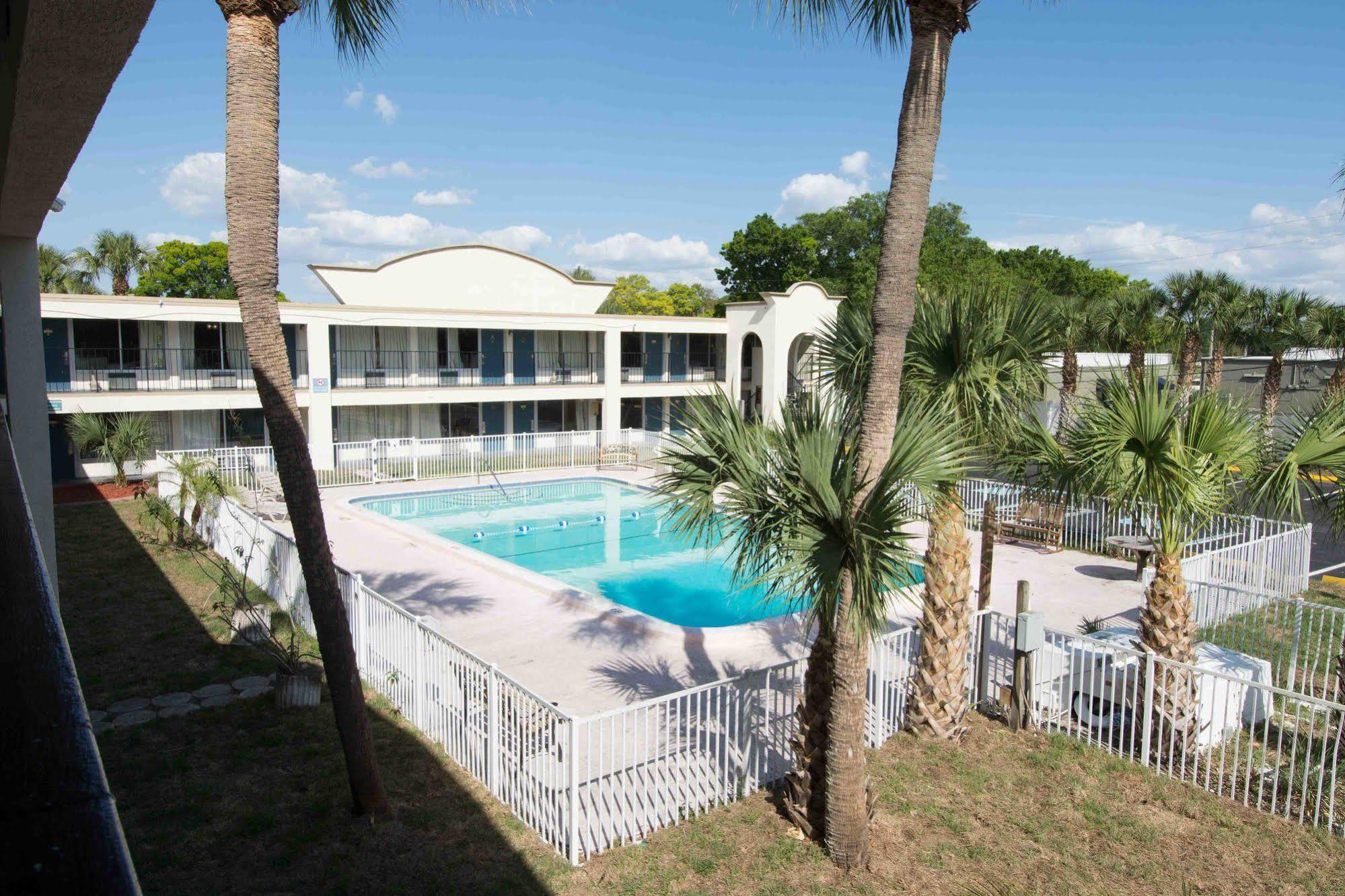 Bayside Inn Pinellas Park - Clearwater Eksteriør billede