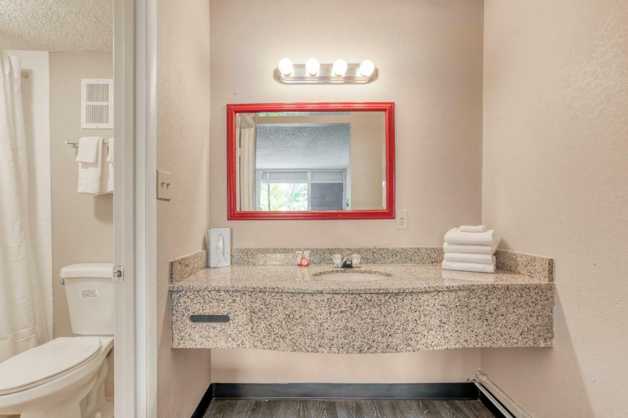 Bayside Inn Pinellas Park - Clearwater Eksteriør billede